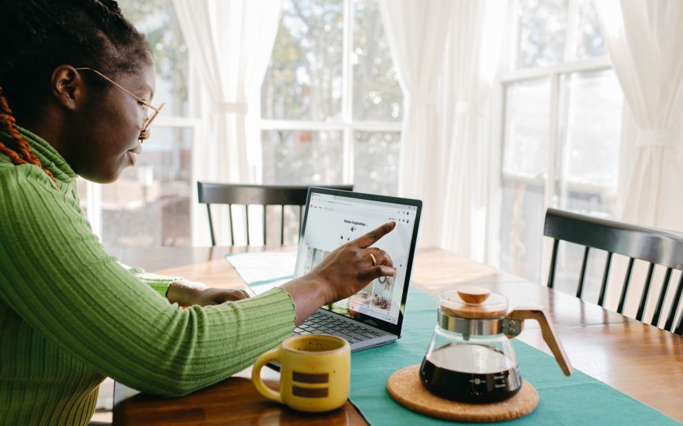 windows-Y2ravKRtQZ0-unsplash